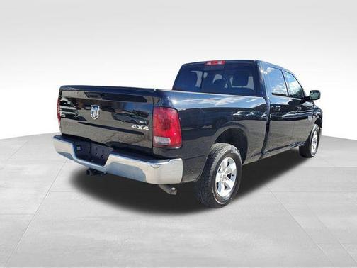 Diamond Black Crystal Pearlcoat 2020 RAM 1500 Classic SLT