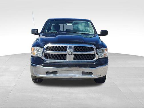 Diamond Black Crystal Pearlcoat 2020 RAM 1500 Classic SLT