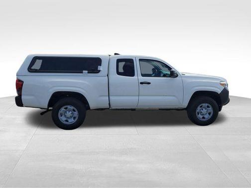 White 2022 Toyota Tacoma SR