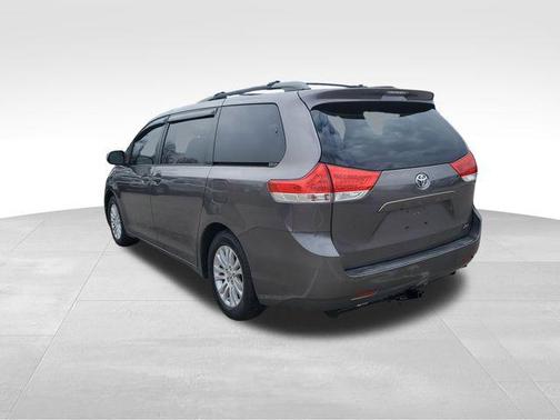 2011 Toyota Sienna XLE