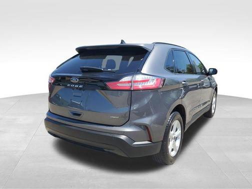 Carbonized Gray Metallic 2023 Ford Edge SE