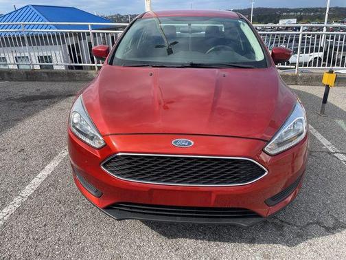Hot Pepper Red Metallic Tinted Clearcoat 2018 Ford Focus SE