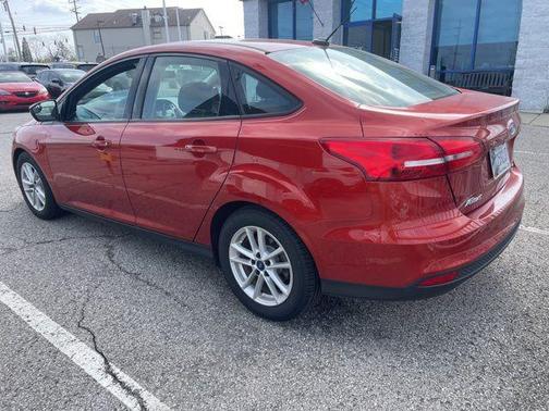Hot Pepper Red Metallic Tinted Clearcoat 2018 Ford Focus SE