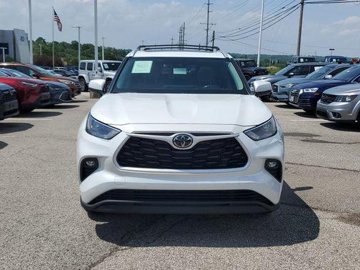Wind Chill Pearl 2023 Toyota Highlander XLE