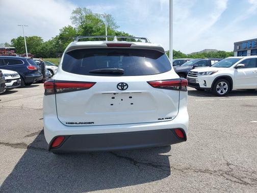 Wind Chill Pearl 2023 Toyota Highlander XLE