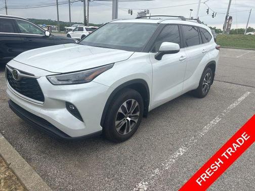 Wind Chill Pearl 2023 Toyota Highlander XLE