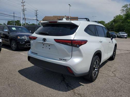 Wind Chill Pearl 2023 Toyota Highlander XLE