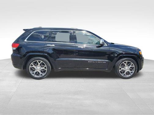 Diamond Black Crystal Pearlcoat 2021 Jeep Grand Cherokee Overland