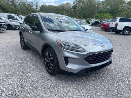 Iconic Silver Metallic 2022 Ford Escape SE