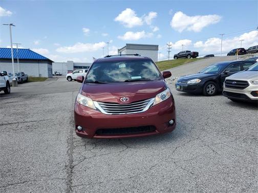 2016 Toyota Sienna XLE