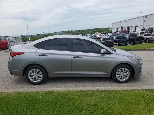 2022 Hyundai Accent SE