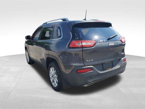 Granite Crystal Metallic Clearcoat 2016 Jeep Cherokee Latitude