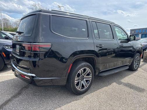 Diamond Black Crystal Pearlcoat 2024 Jeep Wagoneer Series II 4x4