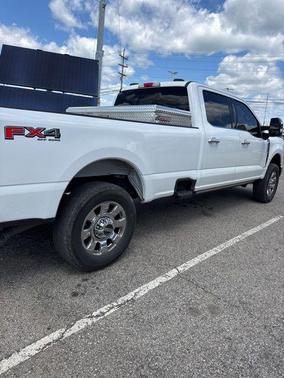 Oxford White 2023 Ford F-250 Lariat