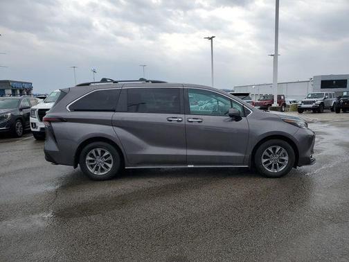 2023 Toyota Sienna XLE