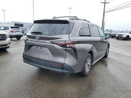 2023 Toyota Sienna XLE