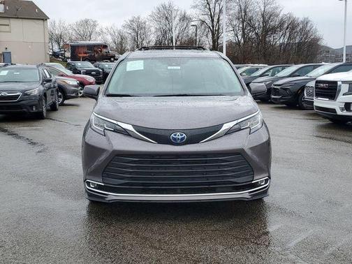 2023 Toyota Sienna XLE