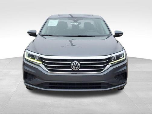 Platinum Gray Metallic 2022 Volkswagen Passat 2.0T SE