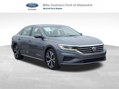 Platinum Gray Metallic 2022 Volkswagen Passat 2.0T SE