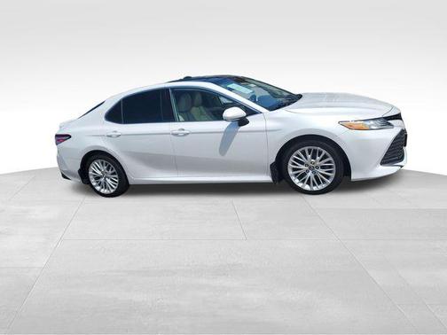 Wind Chill Pearl 2020 Toyota Camry XLE