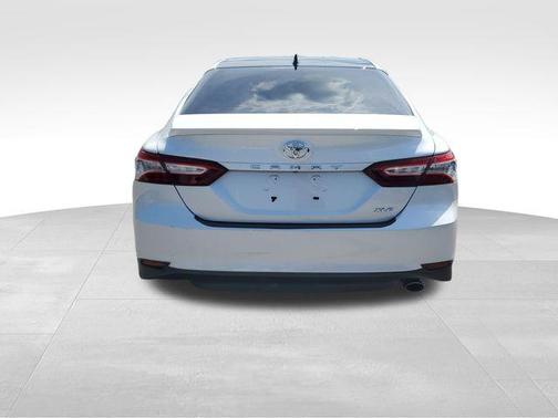 Wind Chill Pearl 2020 Toyota Camry XLE