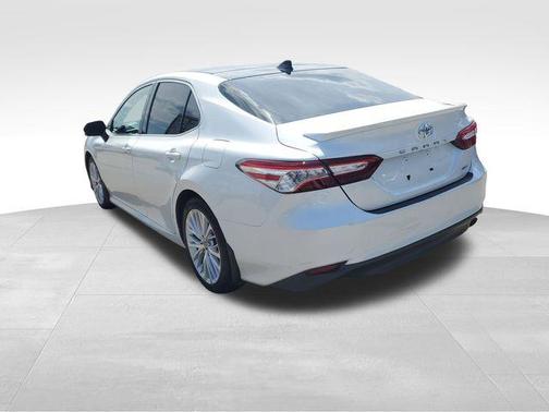 Wind Chill Pearl 2020 Toyota Camry XLE