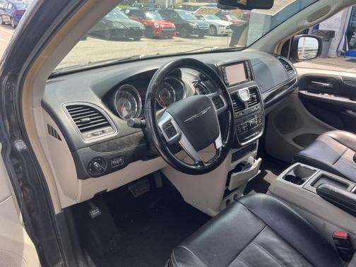 2012 Chrysler Town & Country Touring-L