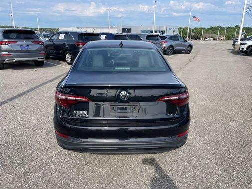 Deep Black 2023 Volkswagen Jetta 1.5T SE