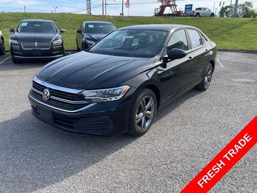 Deep Black 2023 Volkswagen Jetta 1.5T SE