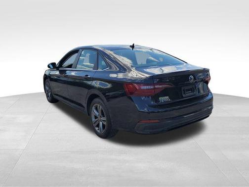 Deep Black 2023 Volkswagen Jetta 1.5T SE