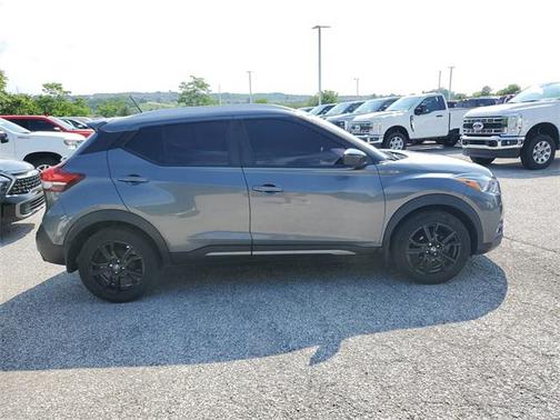 2020 Nissan Kicks SR