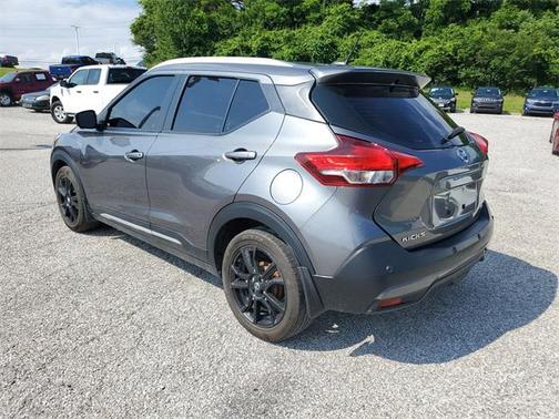 2020 Nissan Kicks SR
