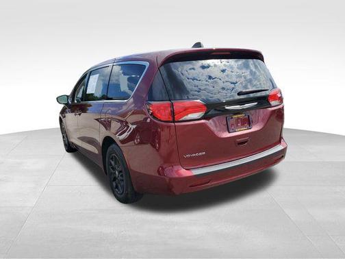Velvet Red Pearlcoat 2023 Chrysler Voyager LX