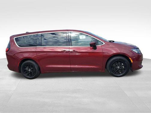 Velvet Red Pearlcoat 2023 Chrysler Voyager LX