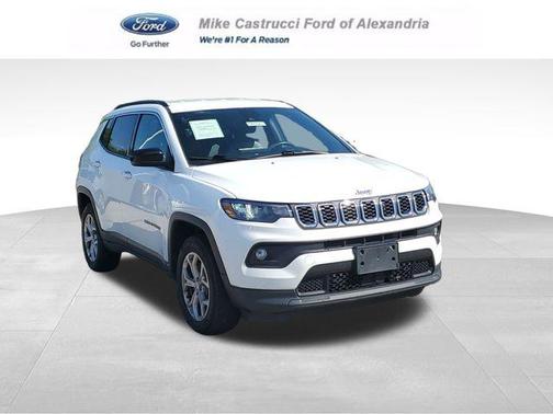 Bright White Clearcoat 2024 Jeep Compass Latitude