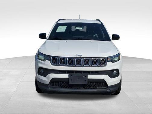 Bright White Clearcoat 2024 Jeep Compass Latitude