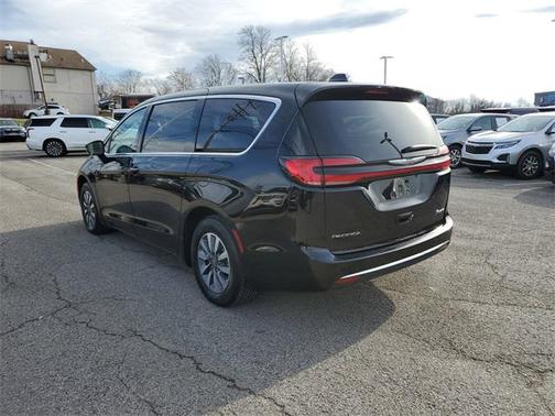 2024 Chrysler Pacifica Hybrid Select