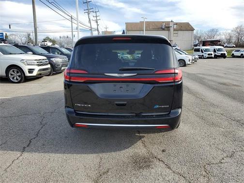 2024 Chrysler Pacifica Hybrid Select