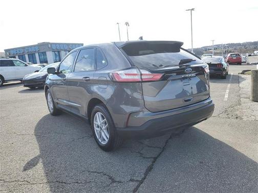 2021 Ford Edge SE
