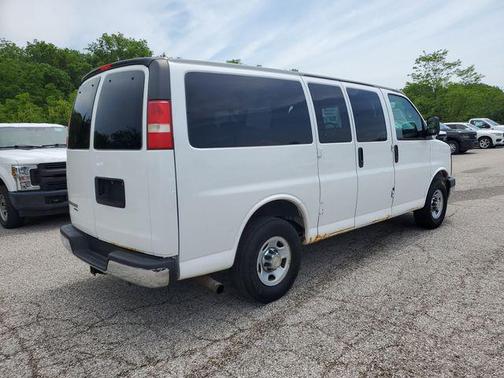 Summit White 2012 Chevrolet Express 2500 LT