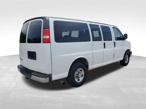 Summit White 2012 Chevrolet Express 2500 LT