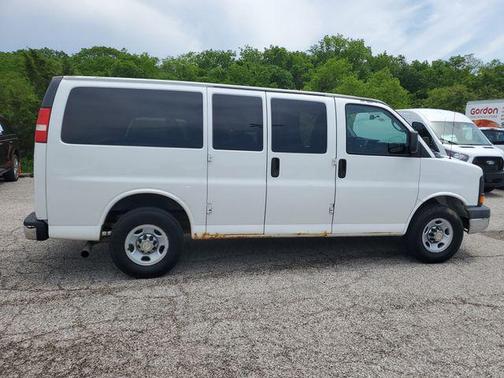 Summit White 2012 Chevrolet Express 2500 LT