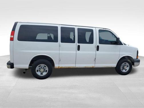Summit White 2012 Chevrolet Express 2500 LT