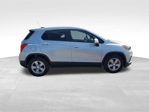 Silver Ice Metallic 2020 Chevrolet Trax LS
