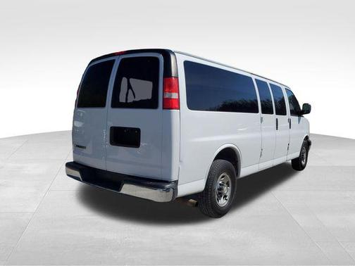 Summit White 2018 Chevrolet Express 2500 Work Van