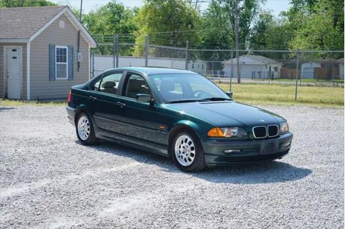 1999 BMW 323 323i Sedan 4D