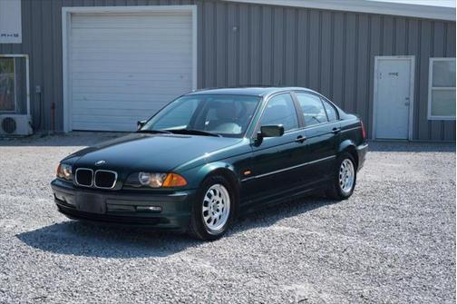 1999 BMW 323 323i Sedan 4D