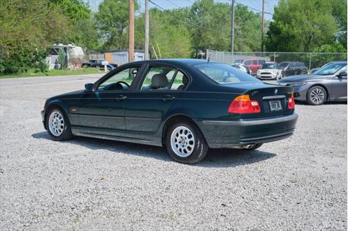 1999 BMW 323 323i Sedan 4D
