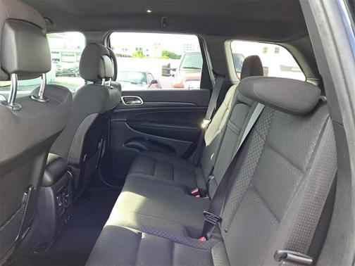 2022 Jeep Grand Cherokee Laredo