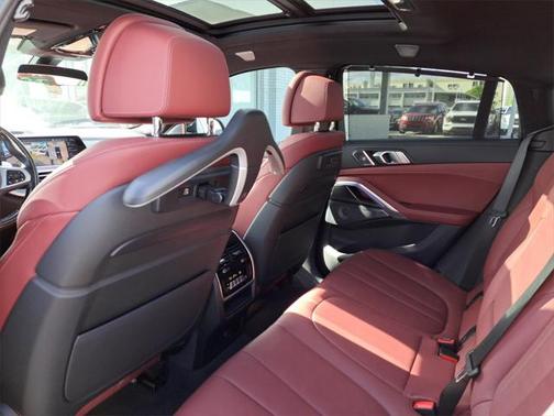 2021 BMW X6 M50i
